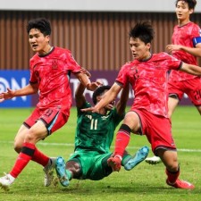 爱游戏中国-沙特阿拉伯球队在比赛中击败对手()